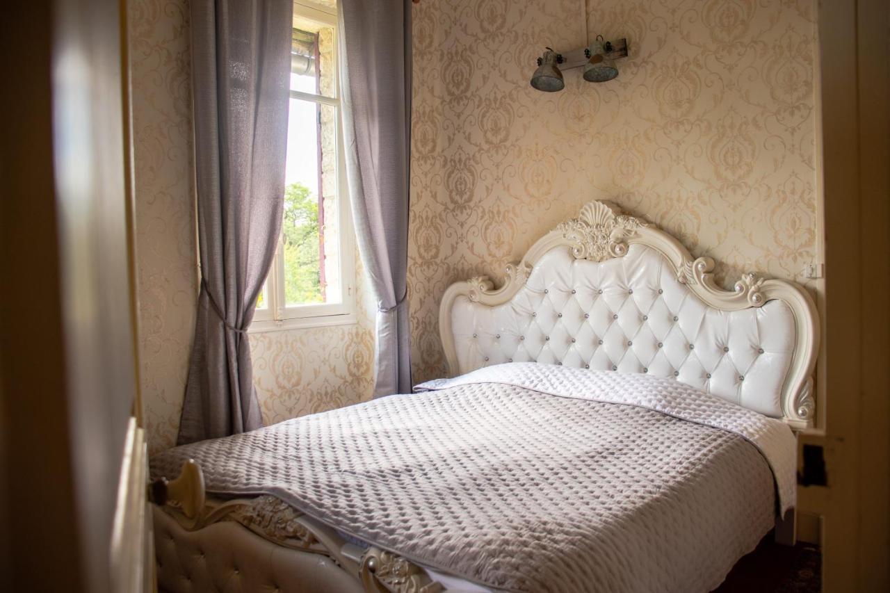 Le Pavillon De St Agnan Hotel Hautefort Buitenkant foto