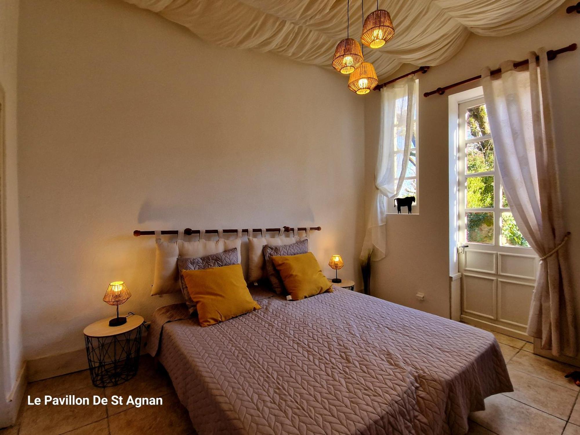 Le Pavillon De St Agnan Hotel Hautefort Buitenkant foto