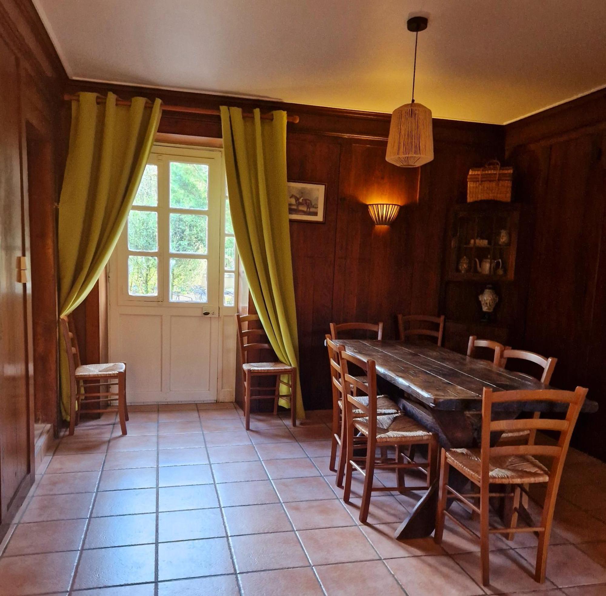 Le Pavillon De St Agnan Hotel Hautefort Buitenkant foto