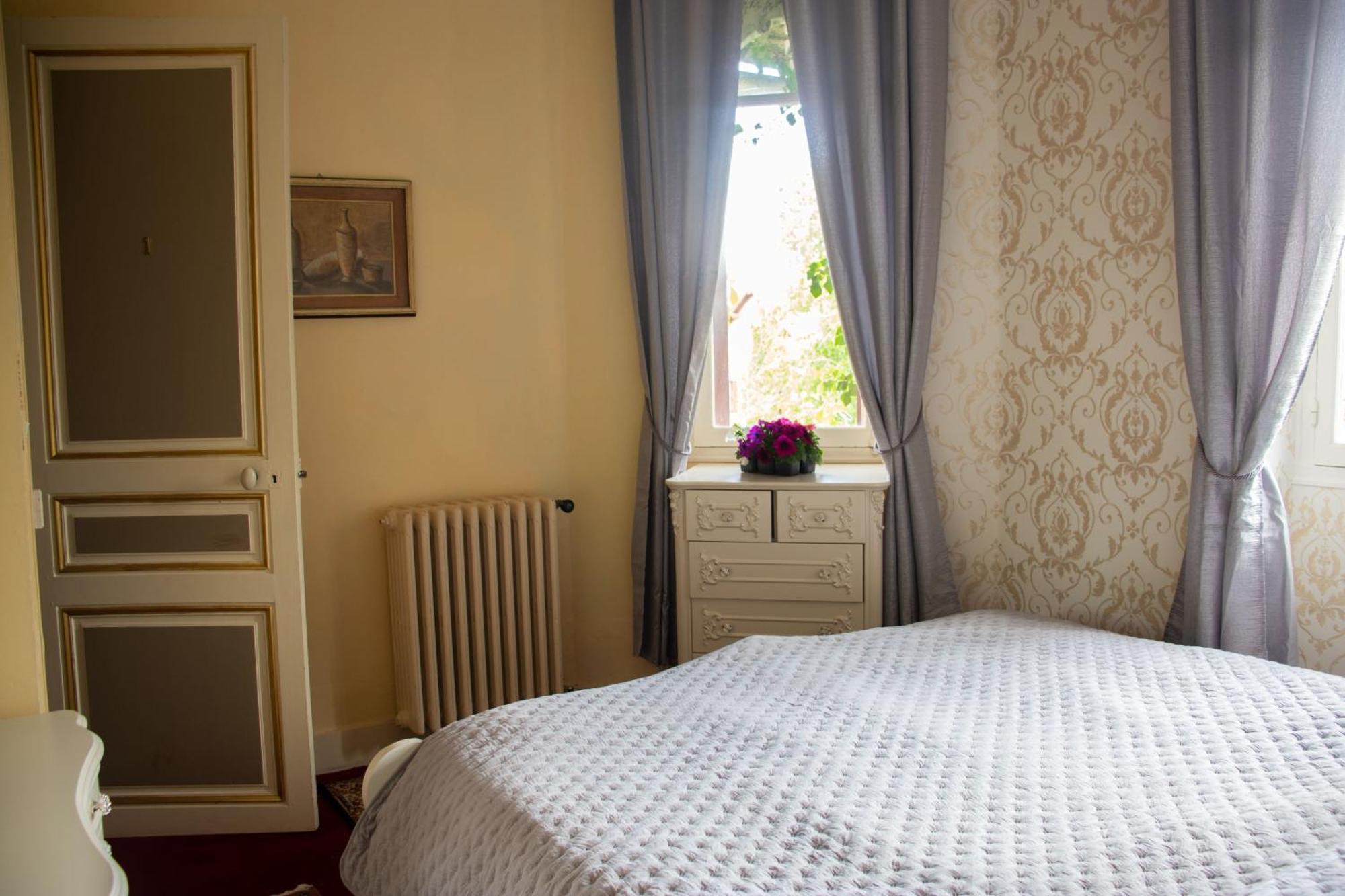 Le Pavillon De St Agnan Hotel Hautefort Buitenkant foto