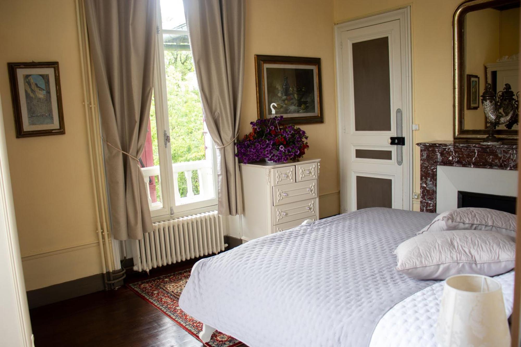 Le Pavillon De St Agnan Hotel Hautefort Buitenkant foto