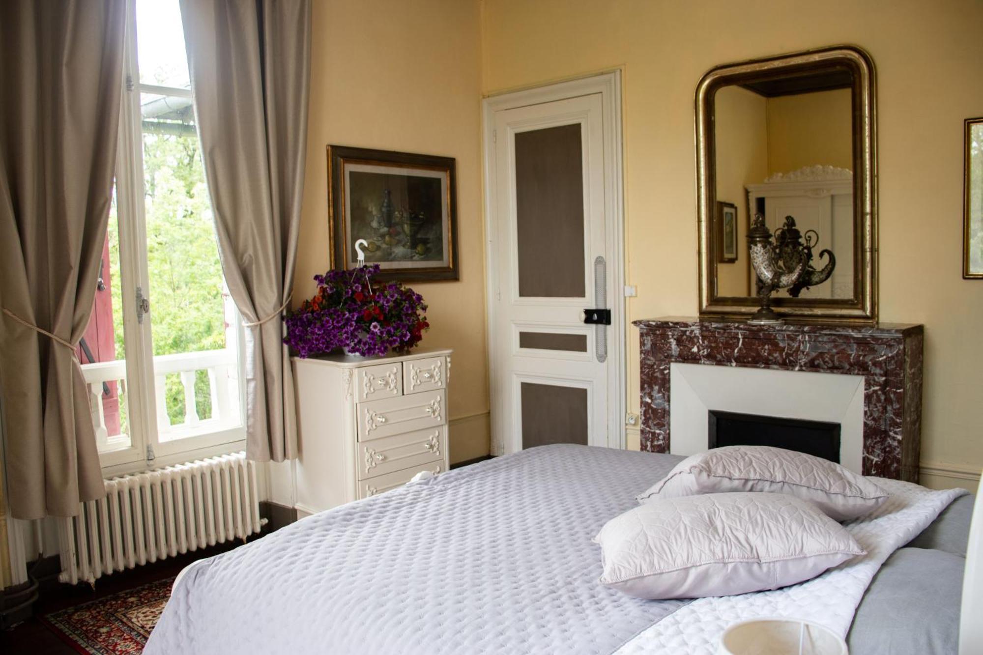 Le Pavillon De St Agnan Hotel Hautefort Buitenkant foto